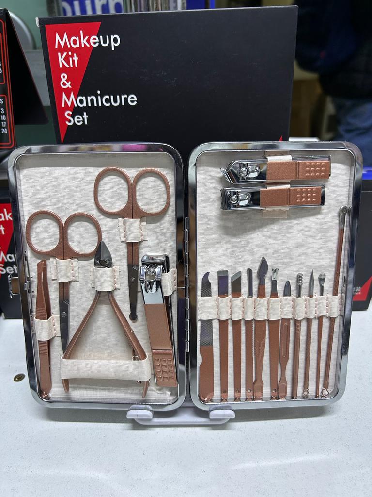 SET DE MANICURE Y PEDICURE DE 18 PIEZAS